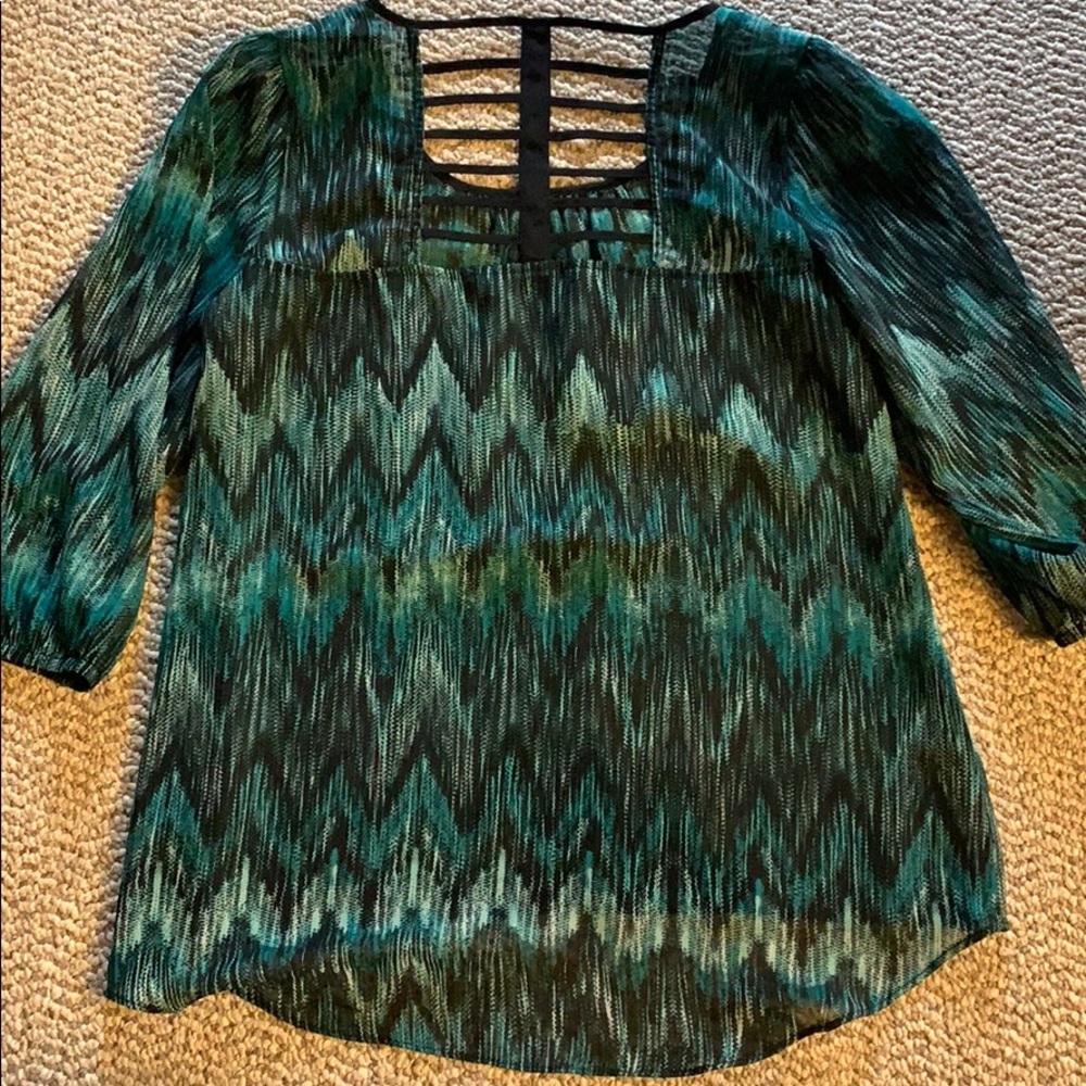 Patterned Blouse - Picture 3 of 3